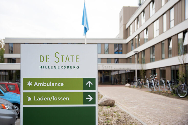 Urenlange zoekactie naar vermiste man uit revalidatiecentrum: uiteindelijk in tuin gevonden