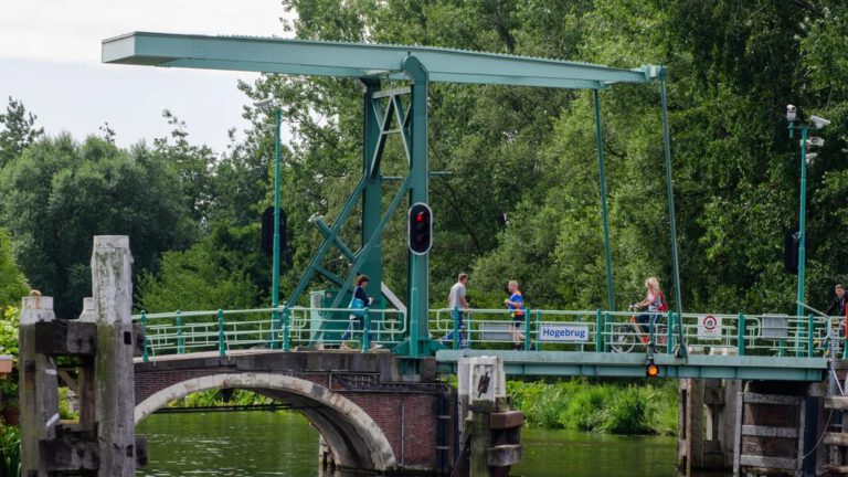 Hogebrug in Overschie maandenlang buiten gebruik