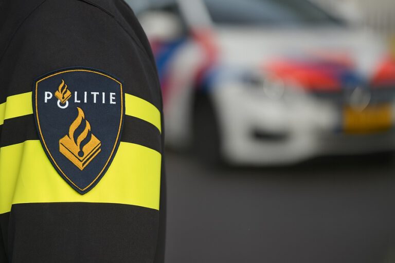 Vuurwapens, drugs en 85.000 euro gevonden in woning Oude Noorden