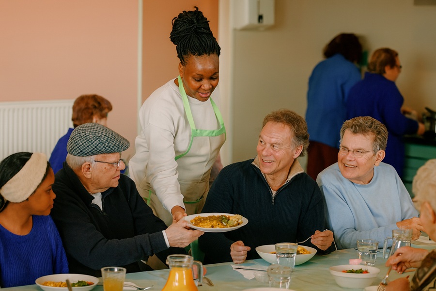 Rotterdam steunt 13 zorg- en wijkrestaurants in 2026